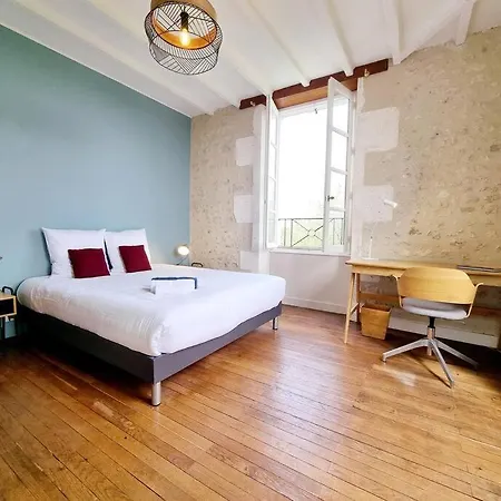 Le Presbytere De St-laurent * Saint-Laurent-de-Belzagot