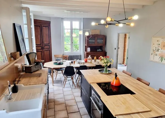 Le Presbytere De St-laurent Villa Saint-Laurent-de-Belzagot