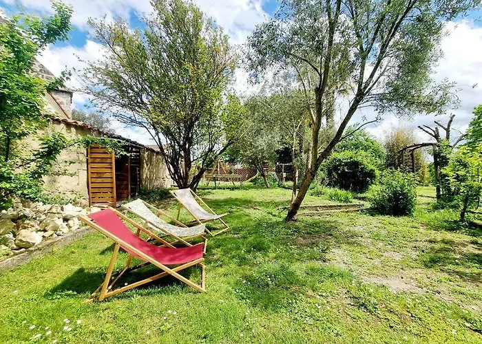 Le Presbytere De St-laurent * Saint-Laurent-de-Belzagot