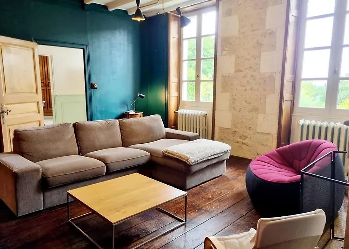 Le Presbytere De St-laurent * Saint-Laurent-de-Belzagot